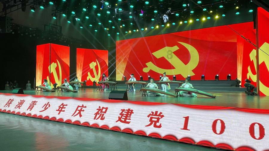 香泉镇:清污除垢辞旧岁 亮化美化迎新春